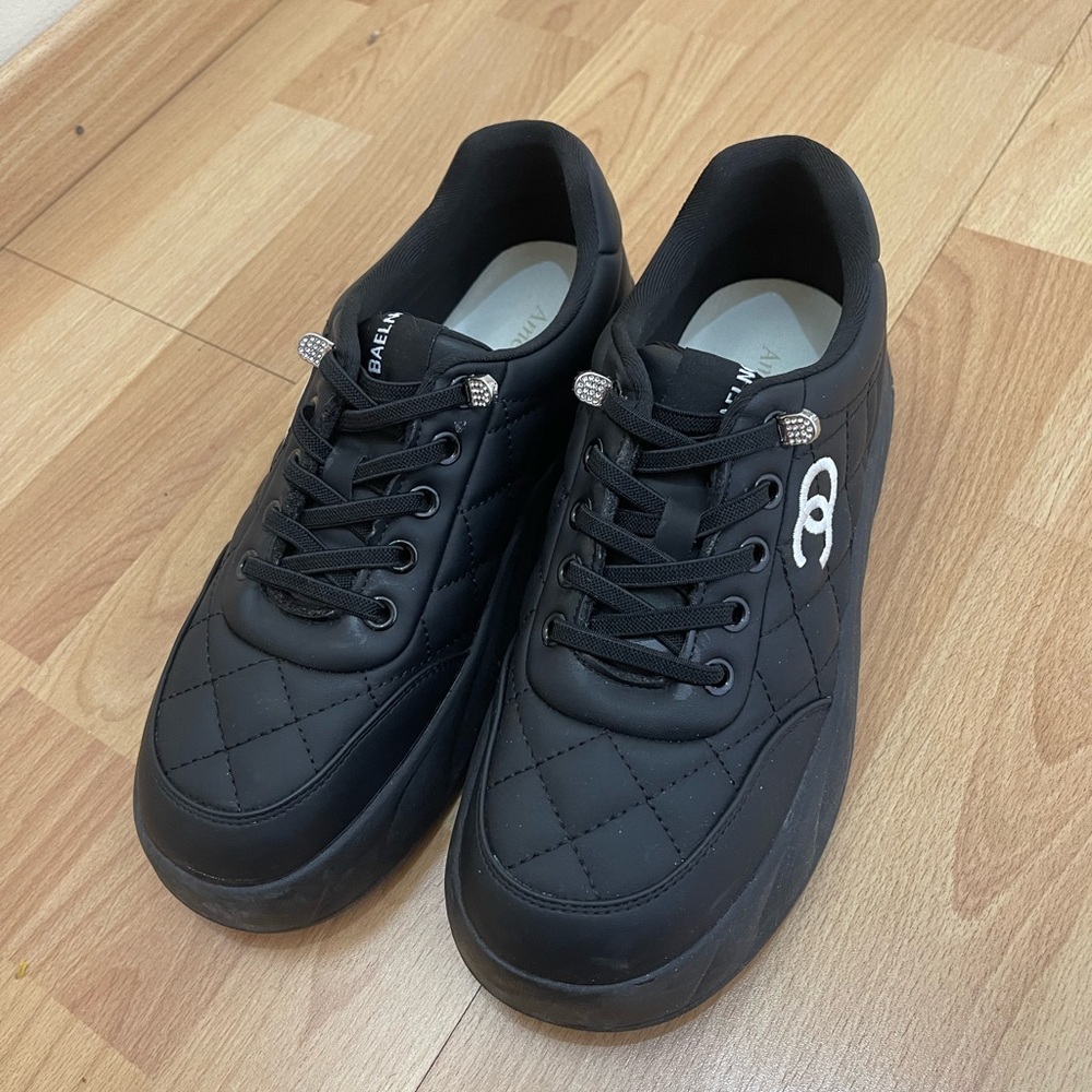 Women’s Black Quilted Sneakers in excellent condition